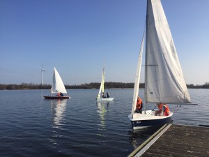 Drei Boote in Neuland