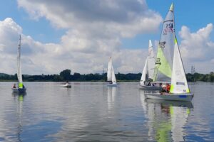 Segeln am Montag bei wenig Wind.