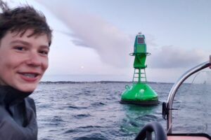 Ab hier beginnt das Fahrwasser, alle Schiffe aus dem Nord-Ostsee-Kanal kommen hier vorbei.
